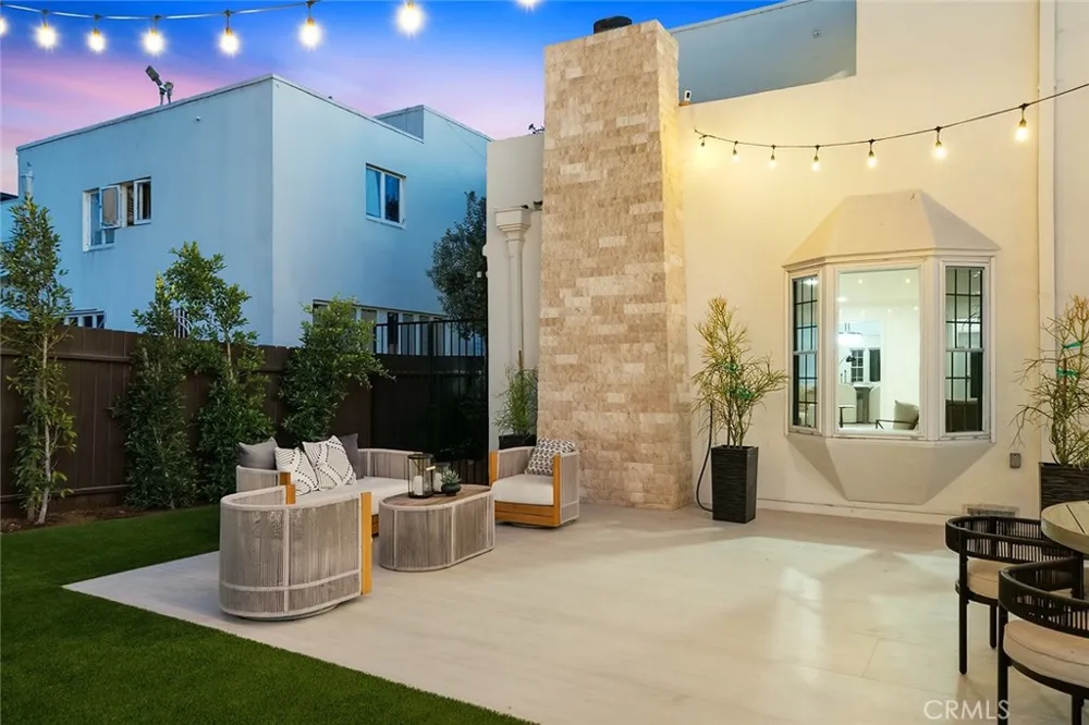 2747 E Ocean Boulevard Long Beach, CA 90803