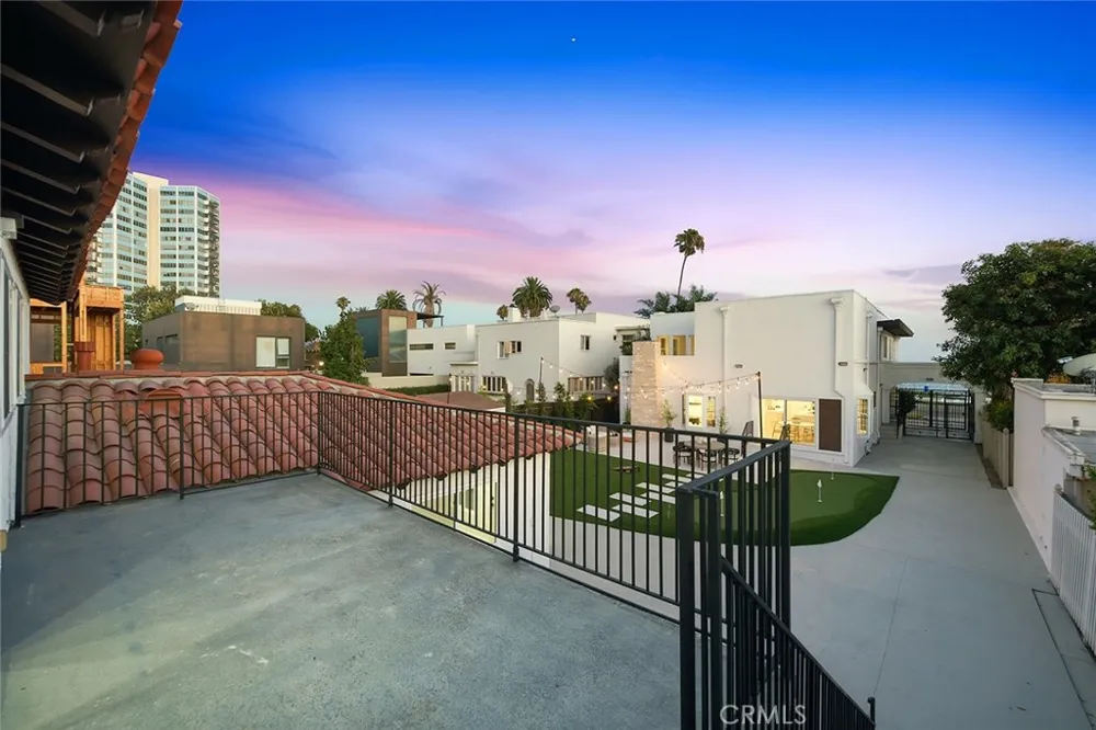 2747 E Ocean Boulevard Long Beach, CA 90803