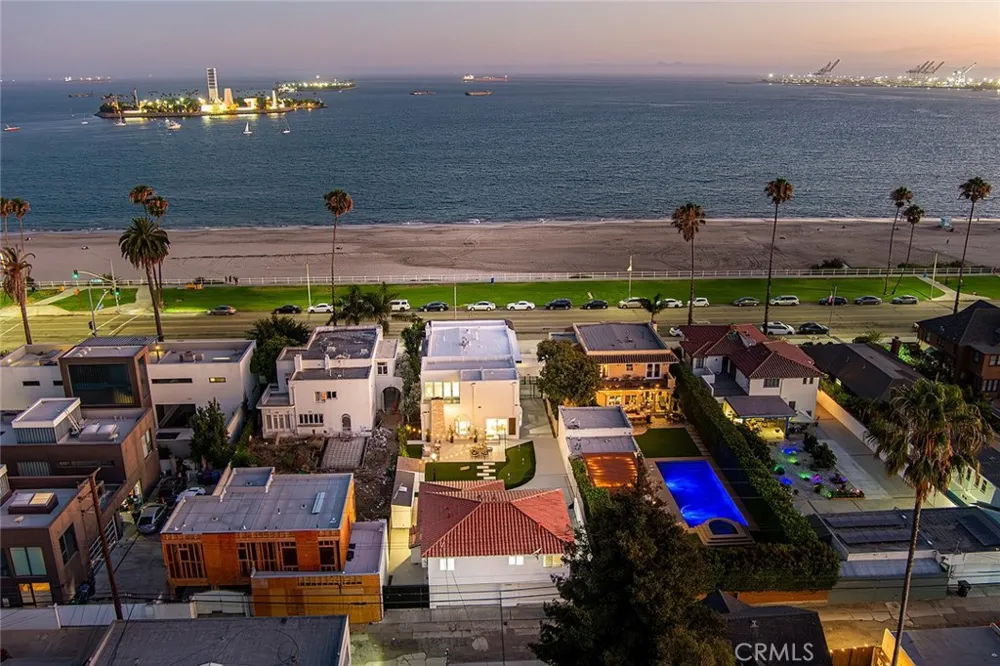 2747 E Ocean Boulevard Long Beach, CA 90803