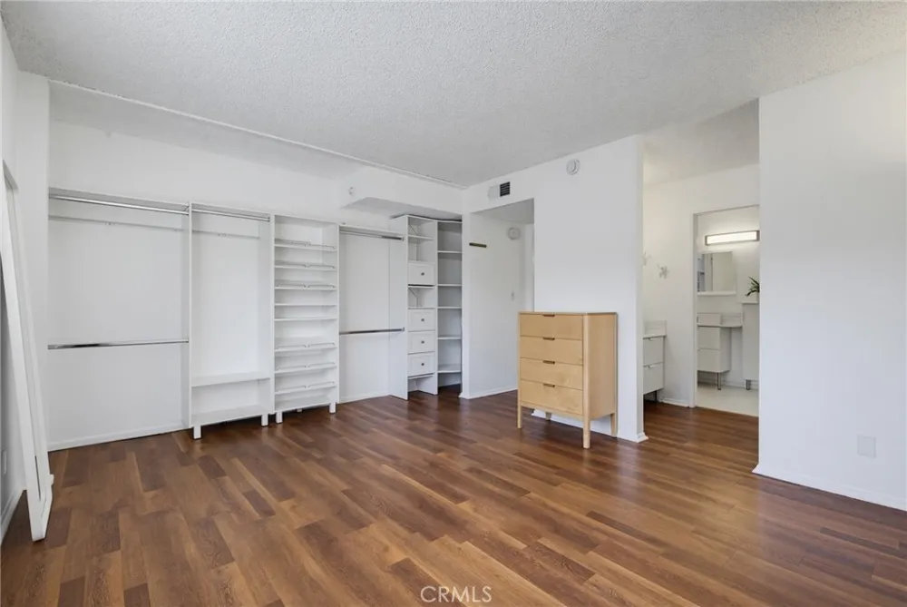 10740 Woodley Avenue #3 Granada Hills, CA 91344