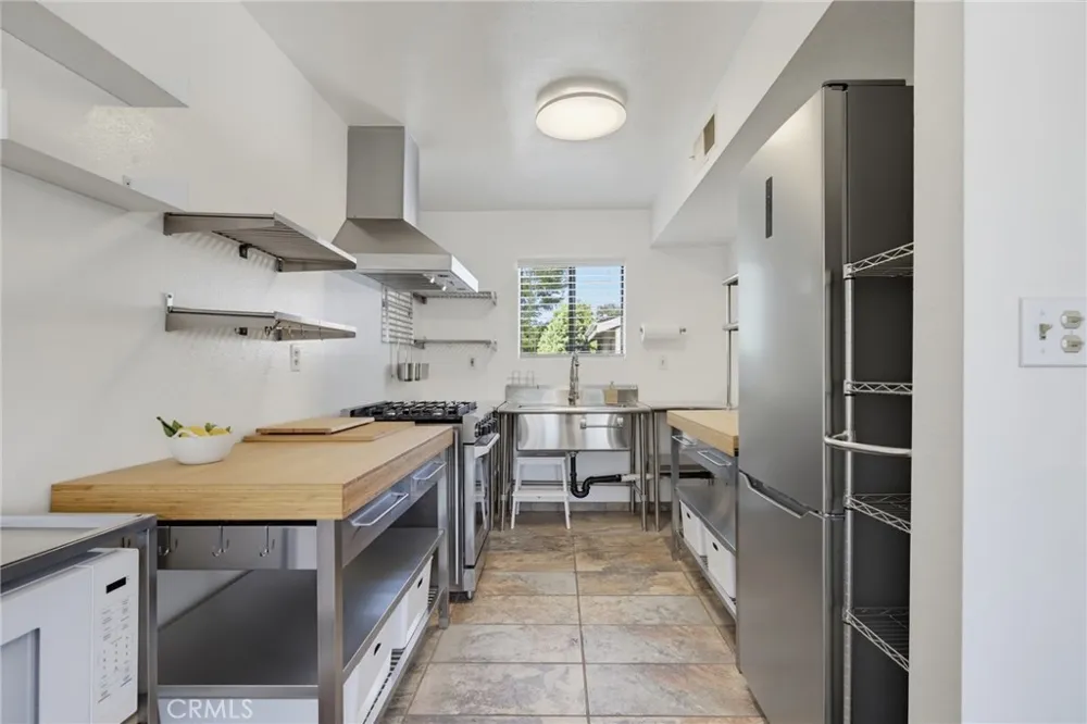 10740 Woodley Avenue #3 Granada Hills, CA 91344