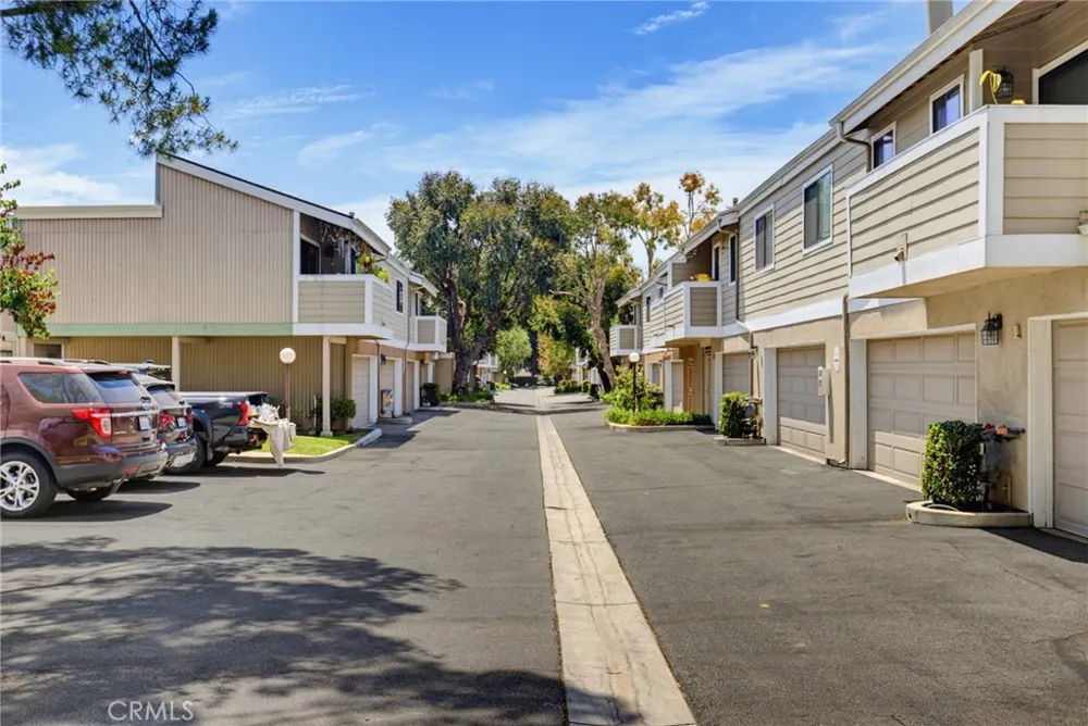 10740 Woodley Avenue #3 Granada Hills, CA 91344
