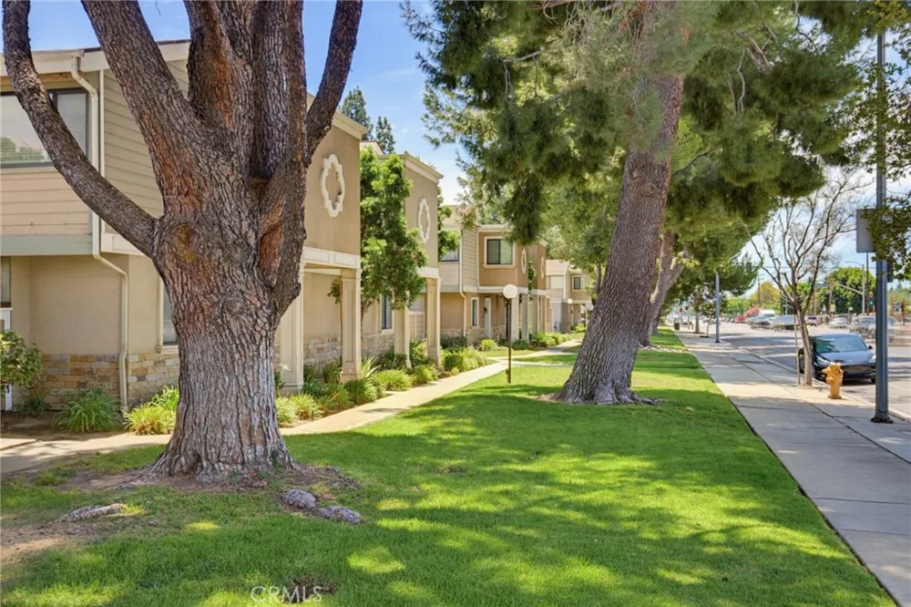 10740 Woodley Avenue #3 Granada Hills, CA 91344