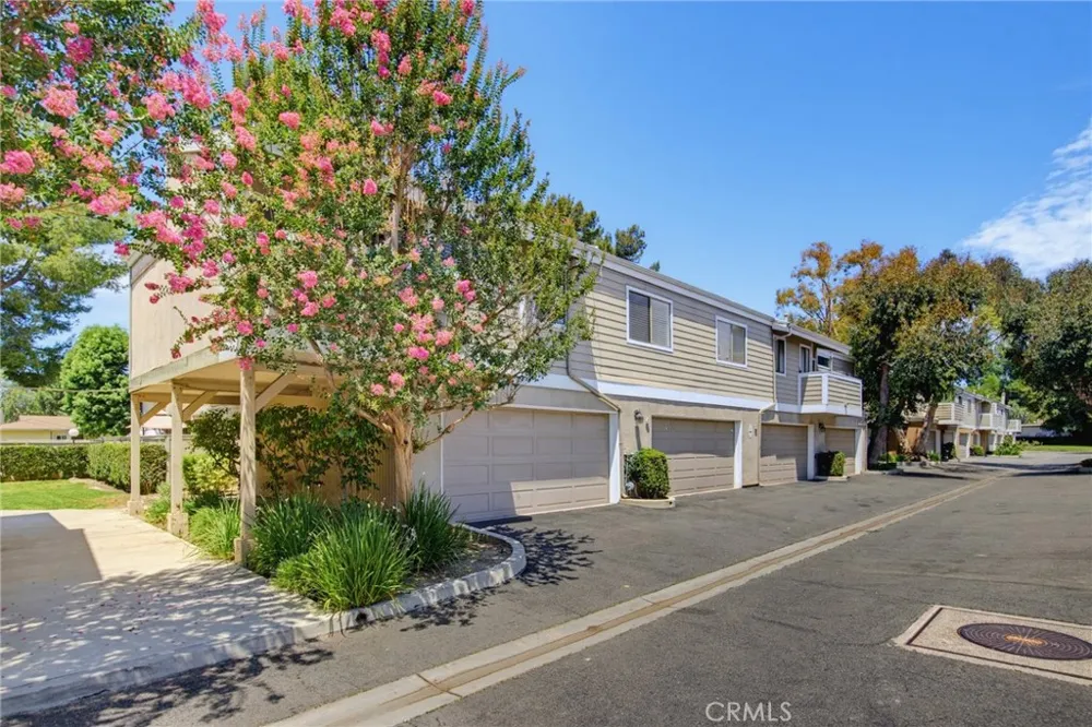 10740 Woodley Avenue #3 Granada Hills, CA 91344