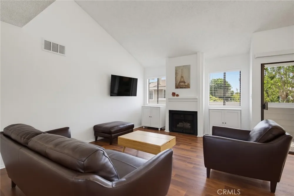 10740 Woodley Avenue #3 Granada Hills, CA 91344