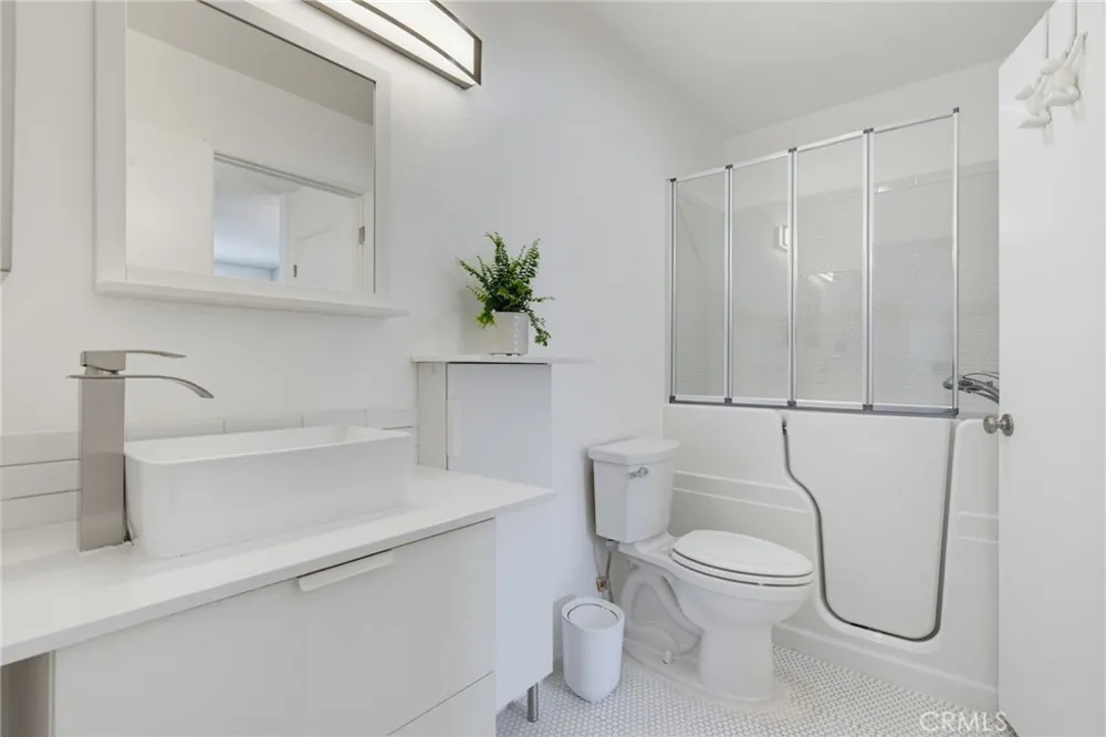 10740 Woodley Avenue #3 Granada Hills, CA 91344