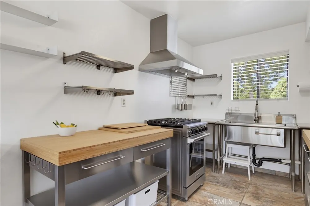 10740 Woodley Avenue #3 Granada Hills, CA 91344