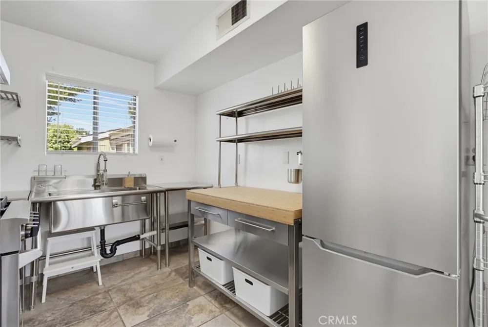 10740 Woodley Avenue #3 Granada Hills, CA 91344