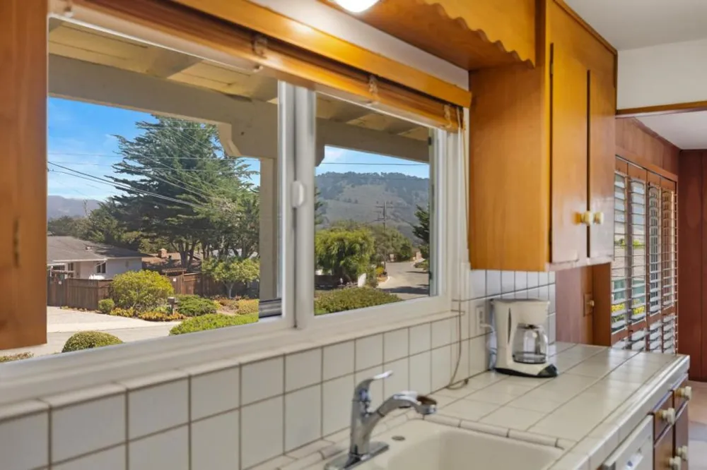 25990 S Carmel Hills Drive Carmel, CA 93923