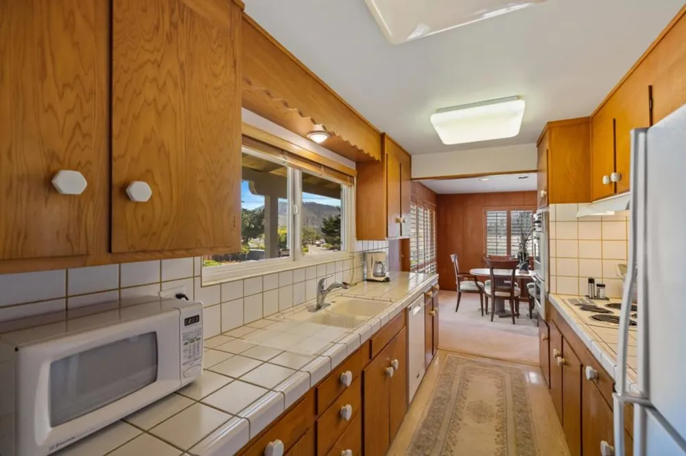 25990 S Carmel Hills Drive Carmel, CA 93923