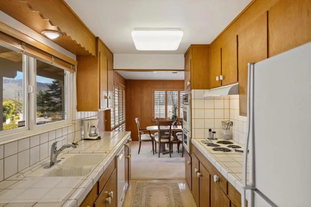 25990 S Carmel Hills Drive Carmel, CA 93923