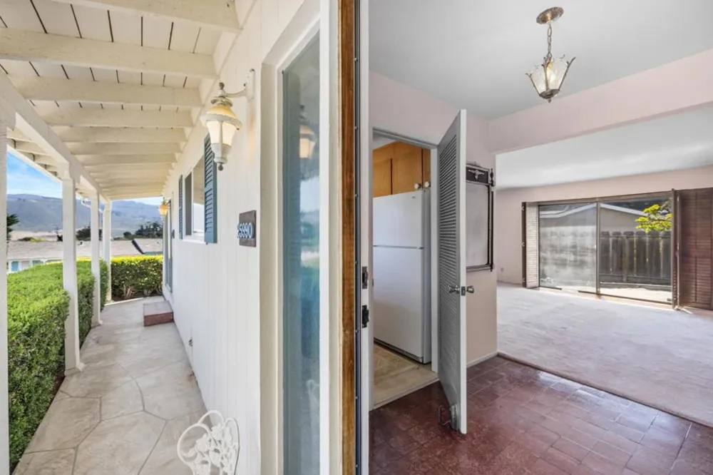 25990 S Carmel Hills Drive Carmel, CA 93923