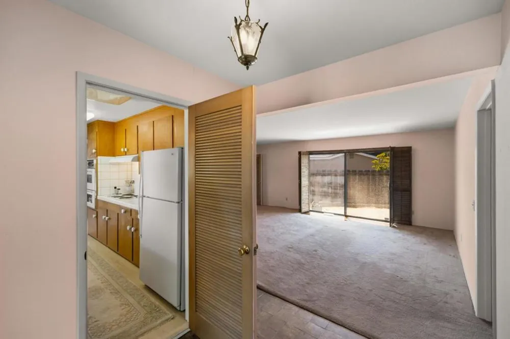 25990 S Carmel Hills Drive Carmel, CA 93923