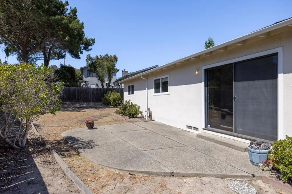 25990 S Carmel Hills Drive Carmel, CA 93923