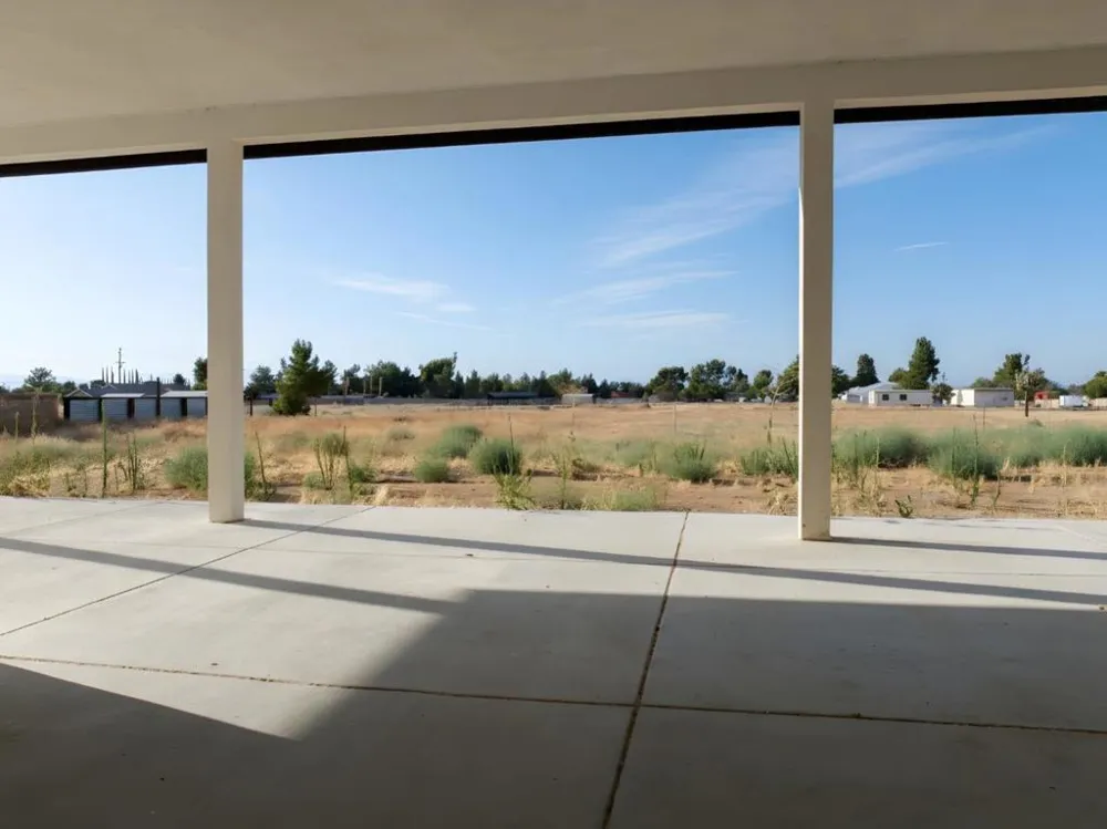 1805 W Columbia Way Lancaster, CA 93534