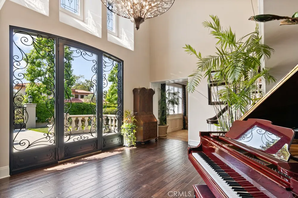 27532 Boothill Court Laguna Hills, CA 92653