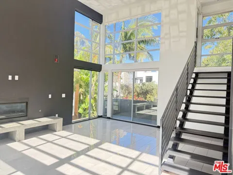 807 Huntley