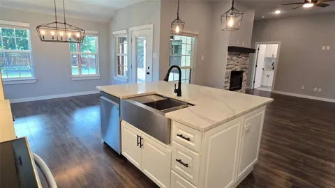 1320 Oak Valley