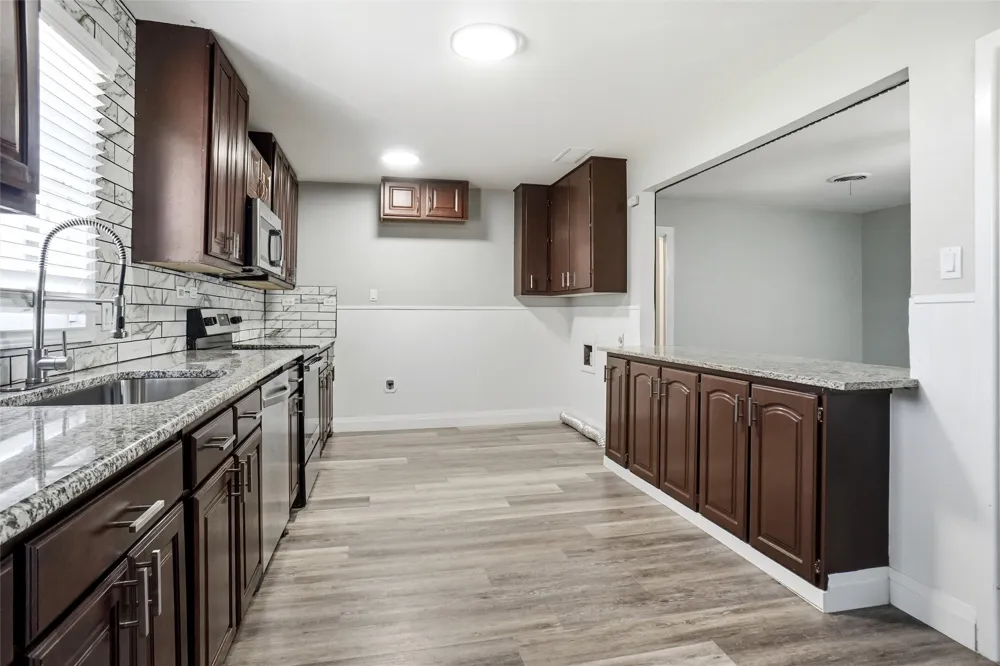 705 Vine Street Euless, TX 76040
