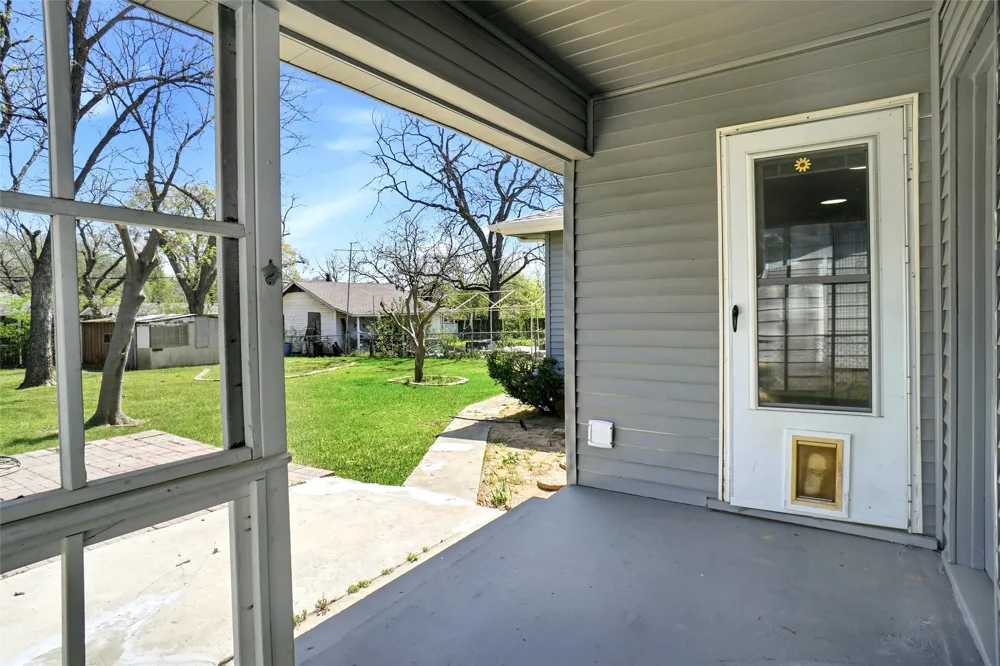 705 Vine Street Euless, TX 76040