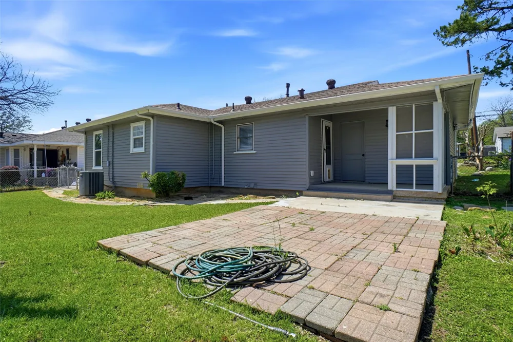 705 Vine Street Euless, TX 76040