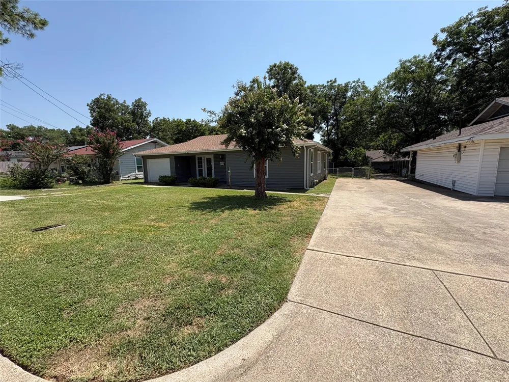705 Vine Street Euless, TX 76040