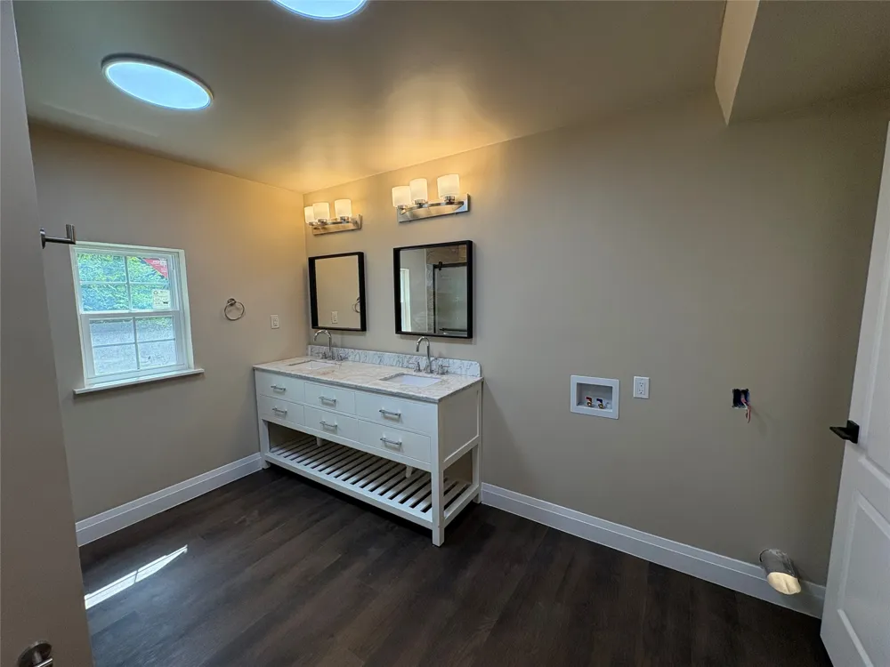 705 Vine Street Euless, TX 76040