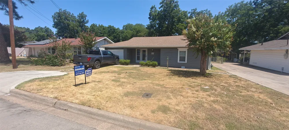 705 Vine Street Euless, TX 76040