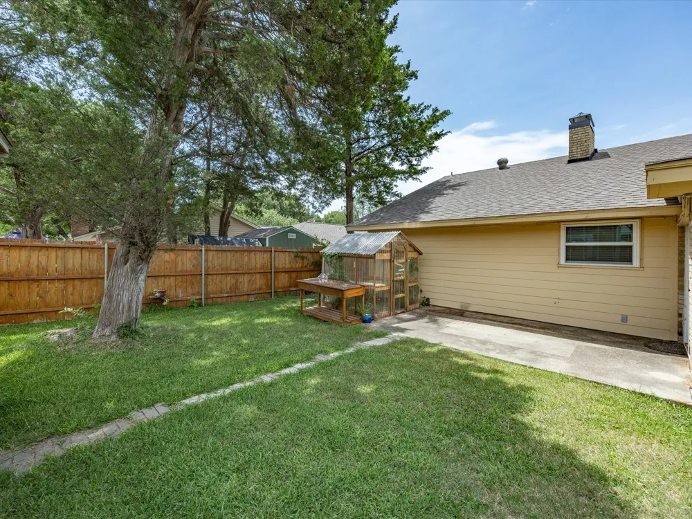 1327 Big Stone Gap Road Duncanville, TX 75137