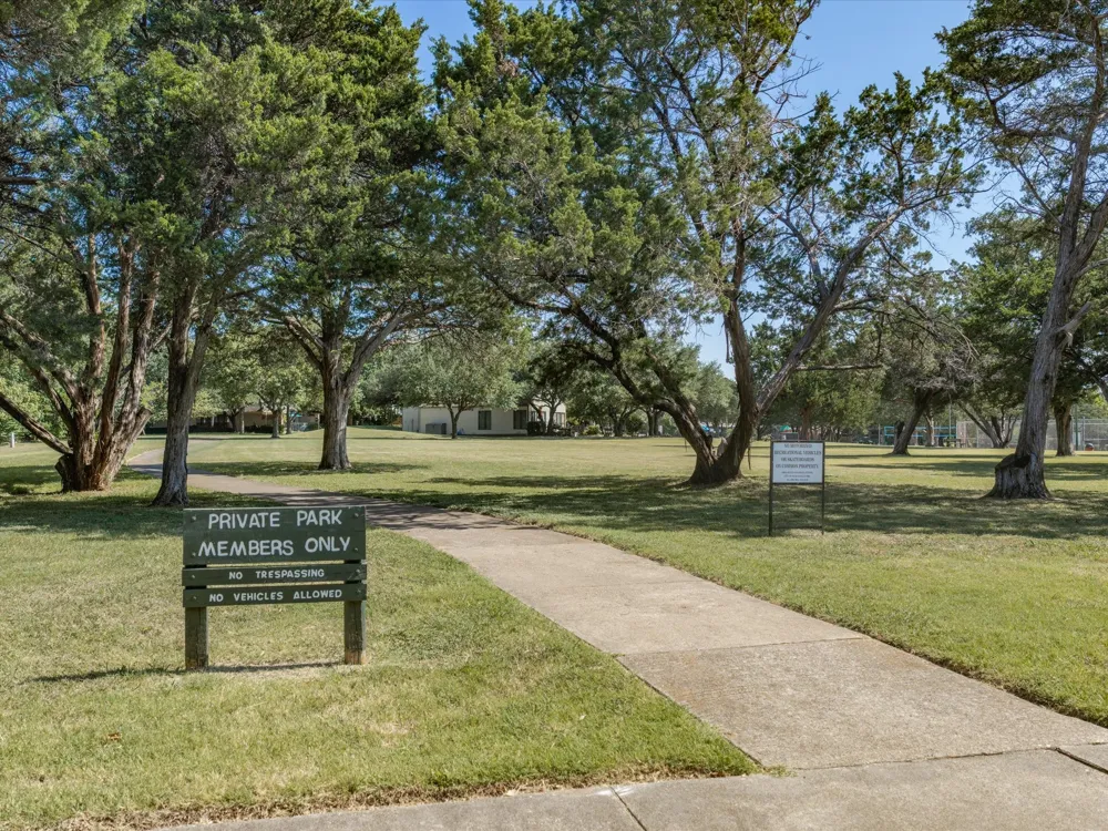 1327 Big Stone Gap Road Duncanville, TX 75137