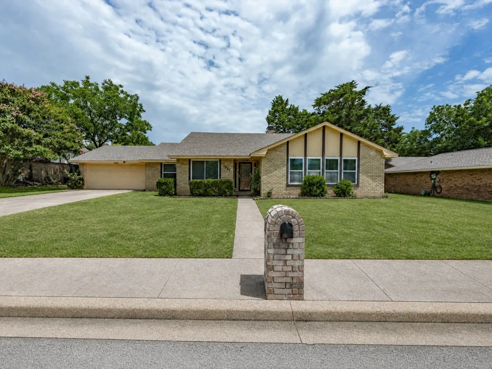 1327 Big Stone Gap Road Duncanville, TX 75137