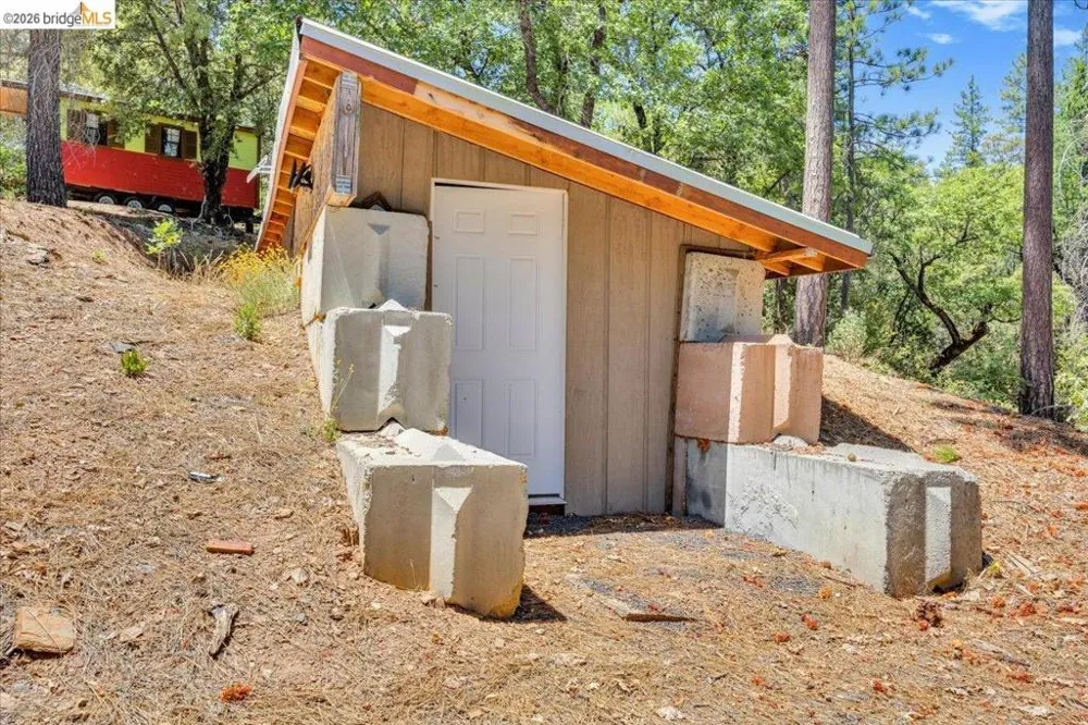 9935 Jackass creek Rd Groveland, CA 95321
