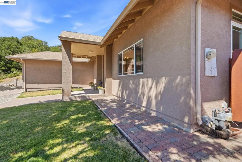 210 Amend Ct El Sobrante, CA 94803