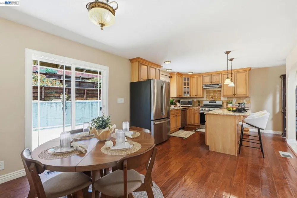 210 Amend Ct El Sobrante, CA 94803