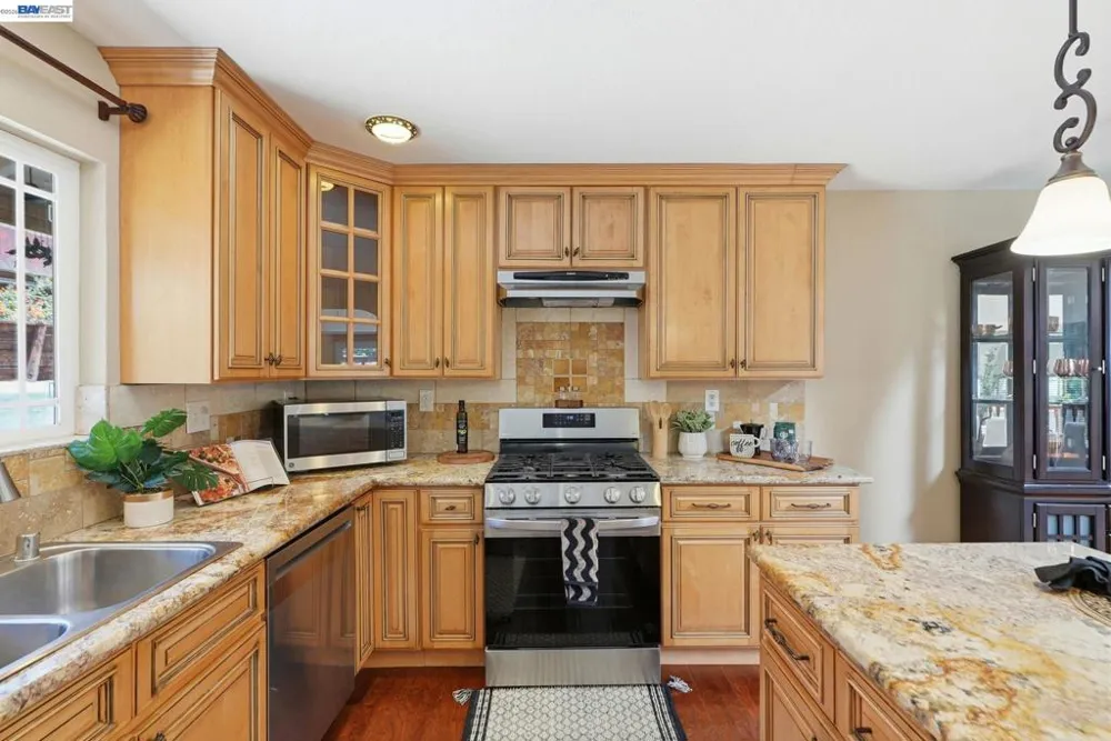 210 Amend Ct El Sobrante, CA 94803