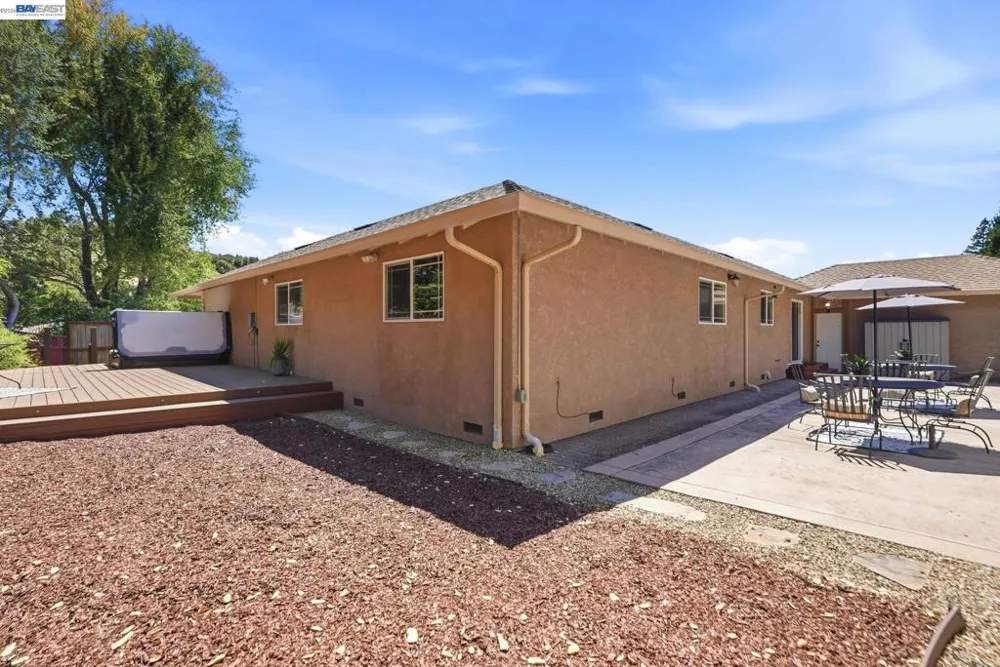 210 Amend Ct El Sobrante, CA 94803