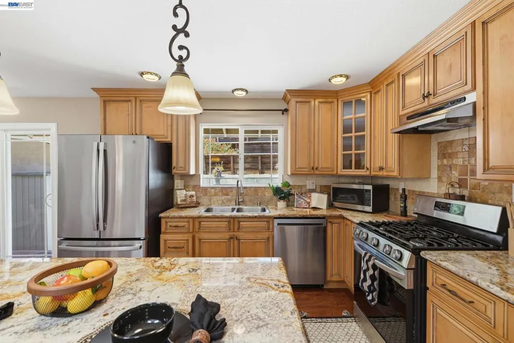 210 Amend Ct El Sobrante, CA 94803