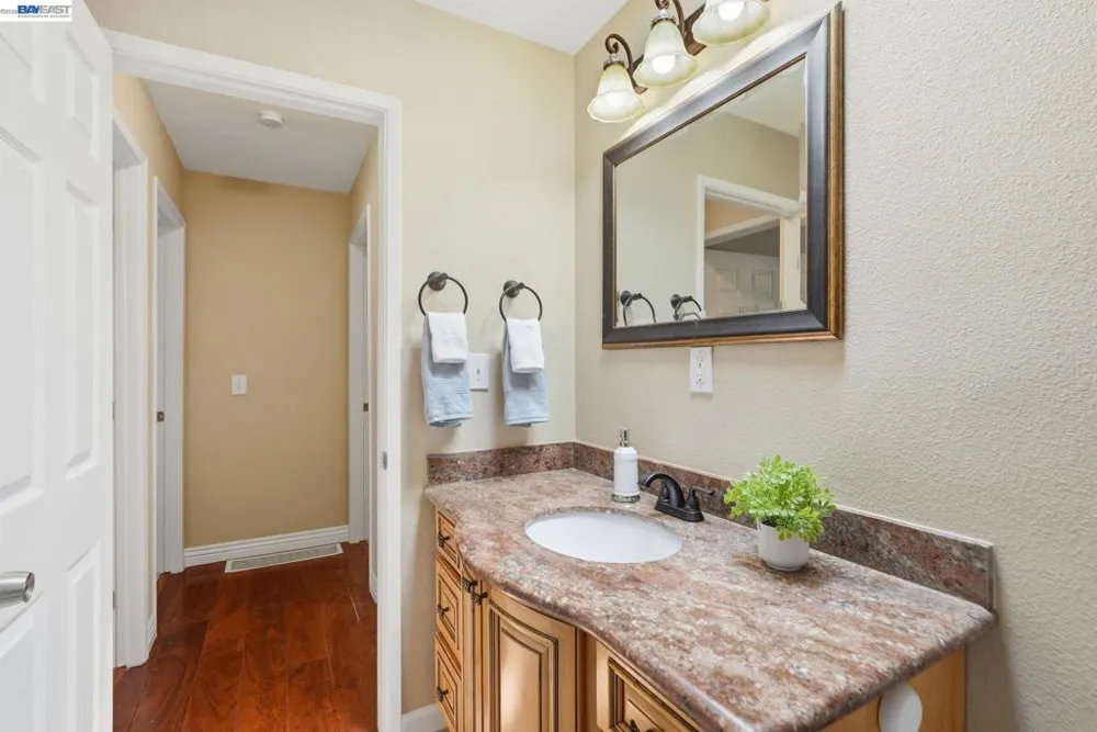 210 Amend Ct El Sobrante, CA 94803
