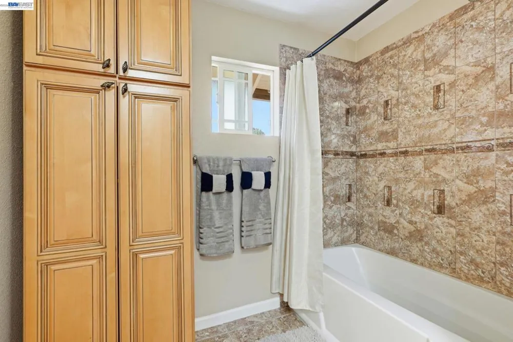 210 Amend Ct El Sobrante, CA 94803