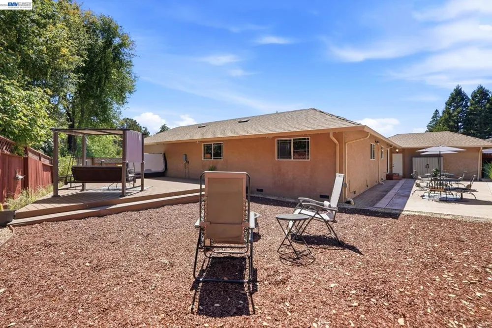 210 Amend Ct El Sobrante, CA 94803