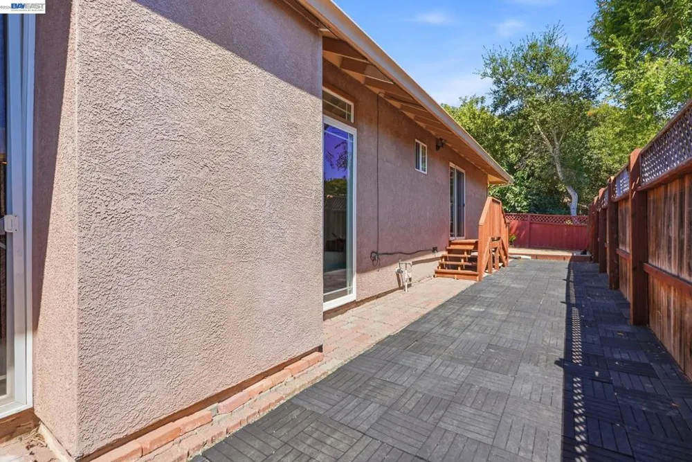 210 Amend Ct El Sobrante, CA 94803