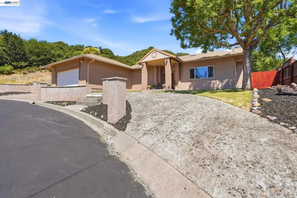 210 Amend Ct El Sobrante, CA 94803