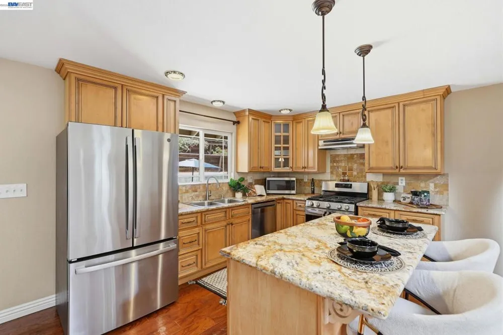 210 Amend Ct El Sobrante, CA 94803