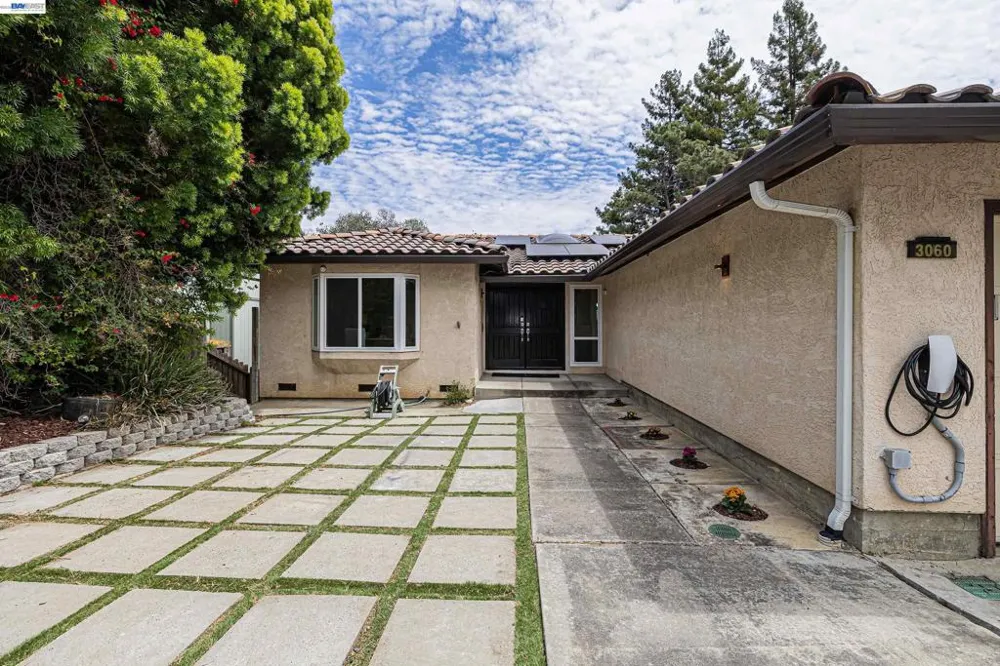 3060 Todd Ct Castro Valley, CA 94546