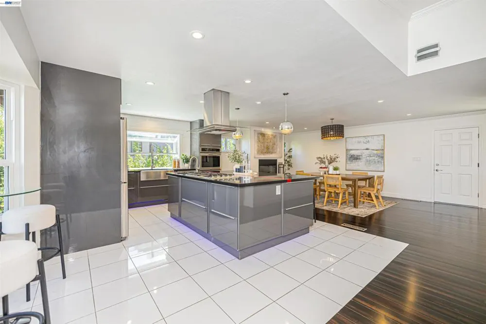 3060 Todd Ct Castro Valley, CA 94546