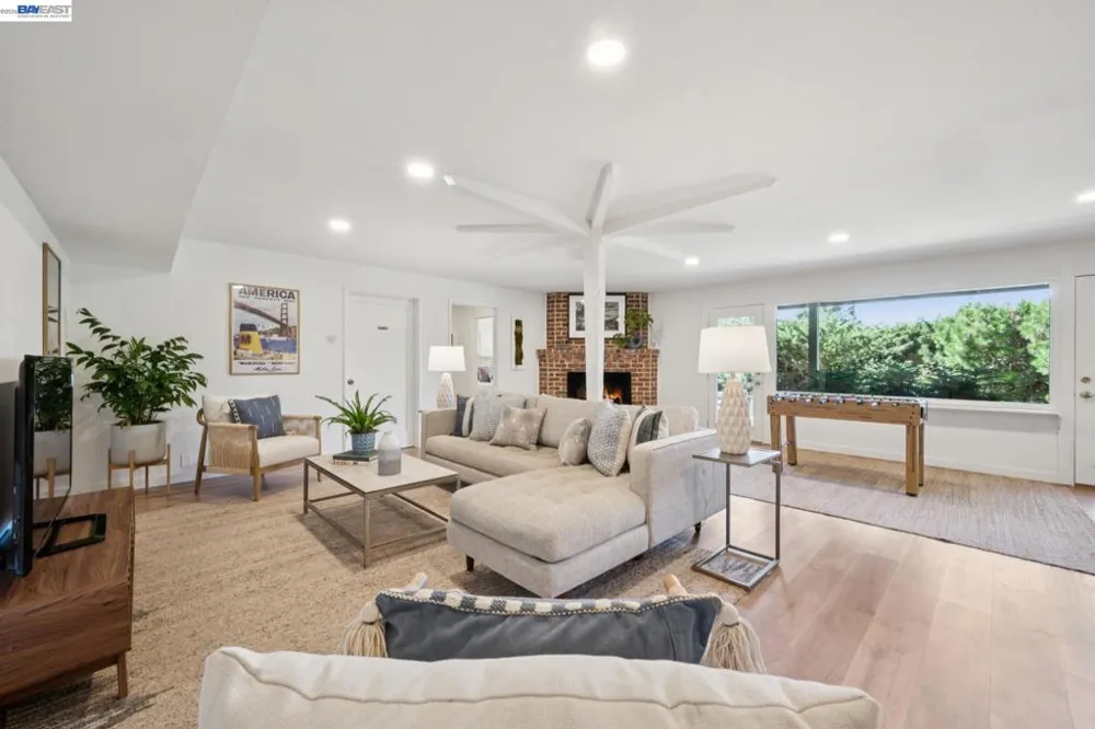 6957 ARMOUR DRIVE Oakland, CA 94611