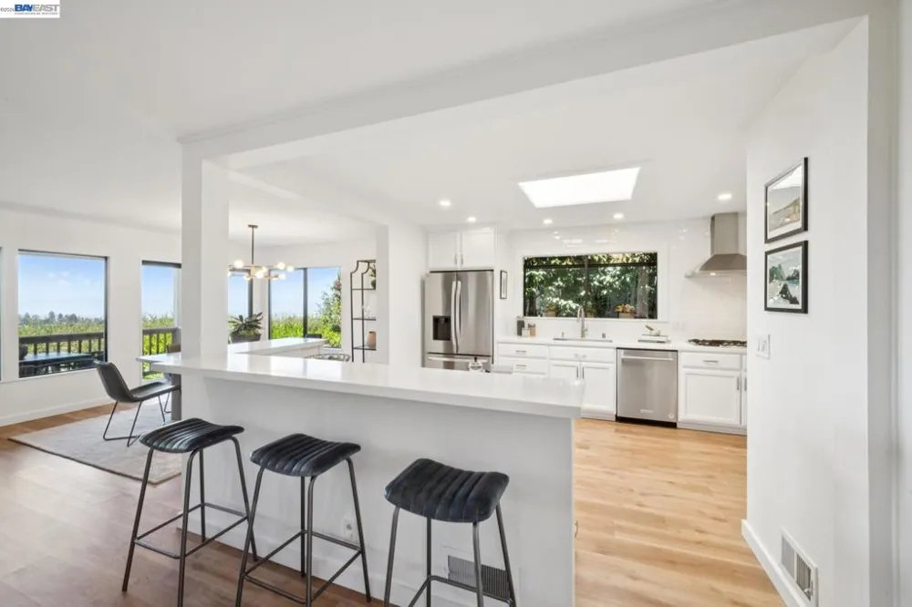 6957 ARMOUR DRIVE Oakland, CA 94611