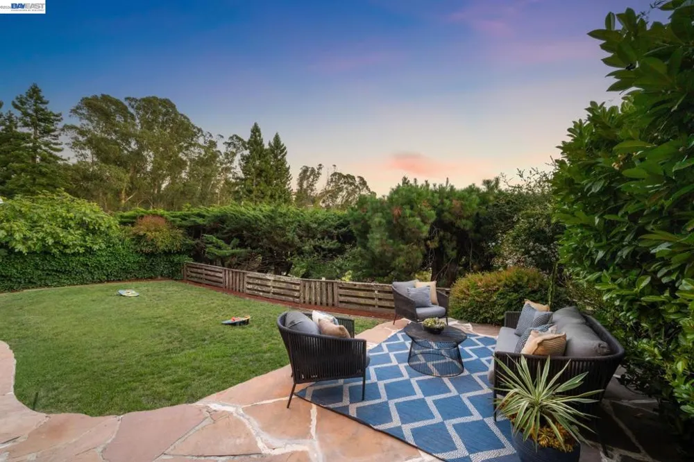6957 ARMOUR DRIVE Oakland, CA 94611