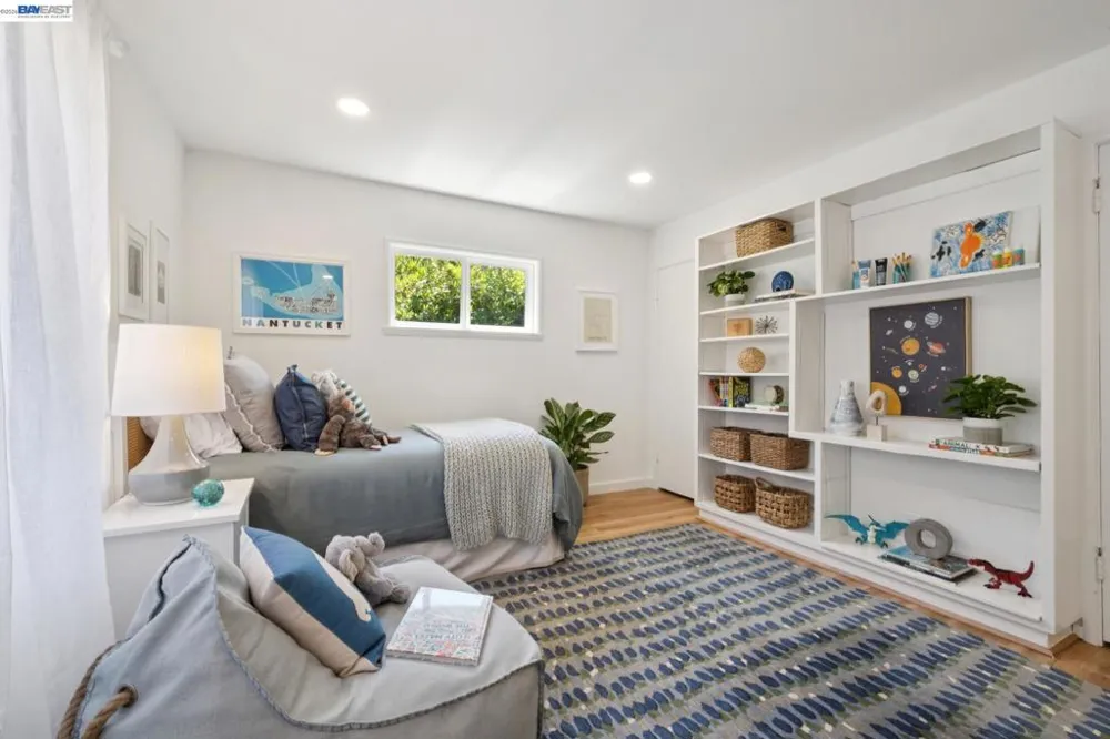 6957 ARMOUR DRIVE Oakland, CA 94611