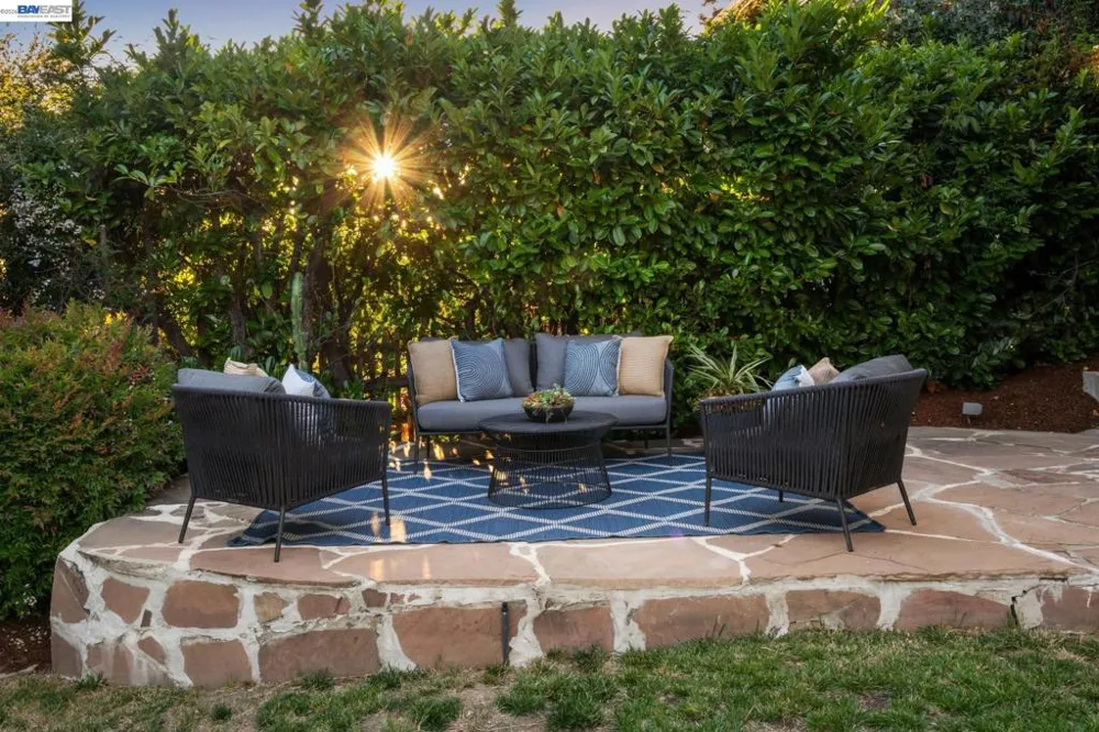 6957 ARMOUR DRIVE Oakland, CA 94611